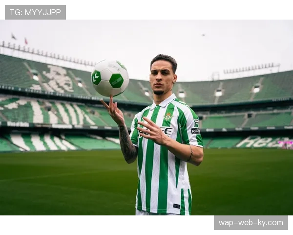 安东尼在贝蒂斯完成战术转型 从曼联弃将蜕变为右路自由人 安东尼在贝蒂斯完成战术转型 从曼联弃将蜕变为右路自由人