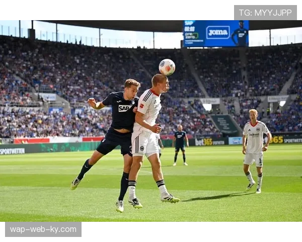 法兰克福坚韧防守反击奏效 堂安律乌尊突击撕破防线